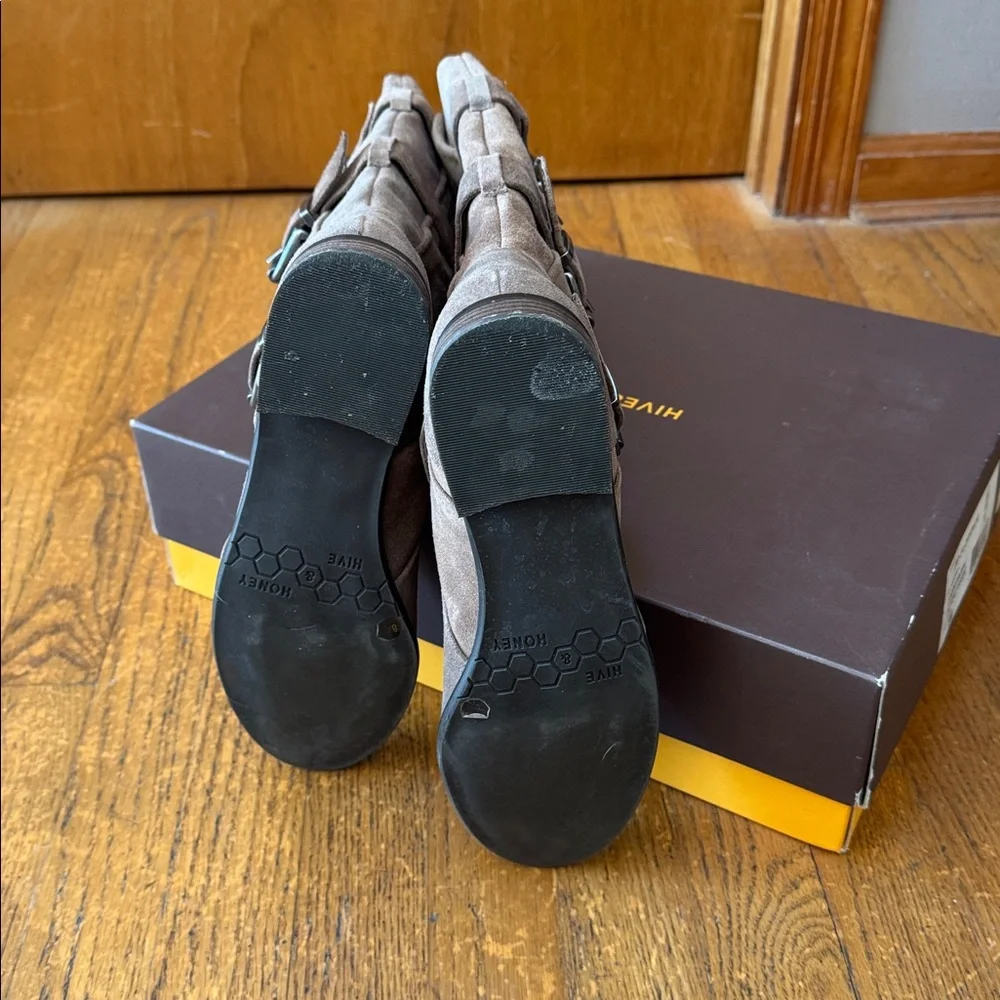 Women’s Hive & Honey Florence Boots. Size 8 - Picture 4 of 8